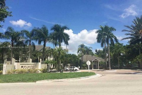 Condominio en alquiler en Coral Springs, Florida, 3 dormitorios, 121.24 m2 № 1895845 - foto 1