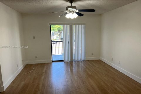 Condominio en alquiler en Coral Springs, Florida, 3 dormitorios, 121.24 m2 № 1895845 - foto 13