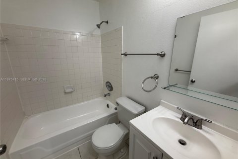 Снять в аренду кондоминиум в Корал-Спрингс, Флорида 3 спальни, 121.24м2, № 1895845 - фото 25