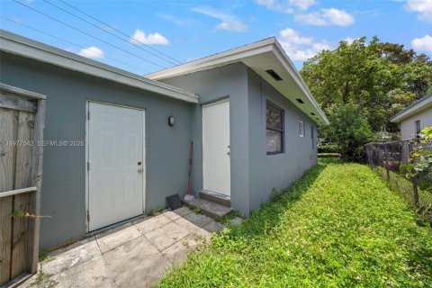 House in Fort Lauderdale, Florida 2 bedrooms, 88.26 sq.m. № 2041061 - photo 13