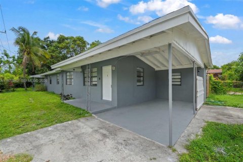 House in Fort Lauderdale, Florida 2 bedrooms, 88.26 sq.m. № 2041061 - photo 11