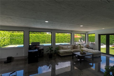 House in Miami, Florida 4 bedrooms, 257.06 sq.m. № 2066083 - photo 11