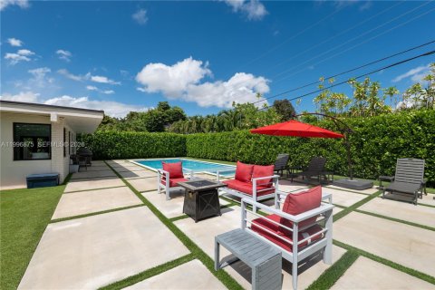 House in Miami, Florida 4 bedrooms, 257.06 sq.m. № 2066083 - photo 20