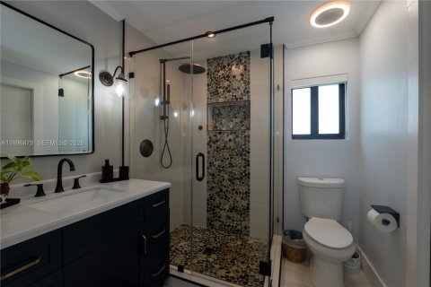 House in Miami, Florida 4 bedrooms, 257.06 sq.m. № 2066083 - photo 17