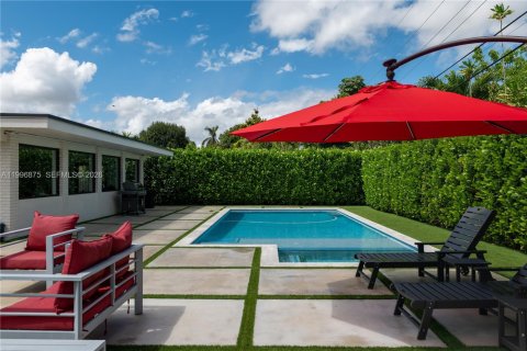 House in Miami, Florida 4 bedrooms, 257.06 sq.m. № 2066083