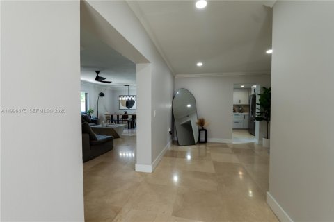 House in Miami, Florida 4 bedrooms, 257.06 sq.m. № 2066083 - photo 5