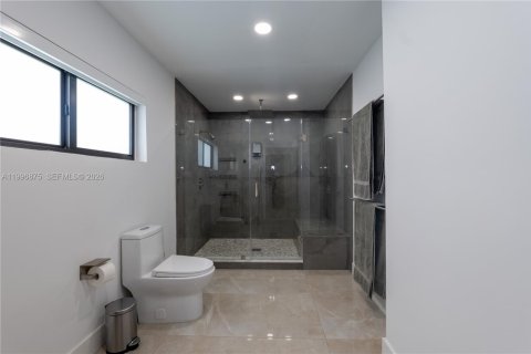 House in Miami, Florida 4 bedrooms, 257.06 sq.m. № 2066083 - photo 15