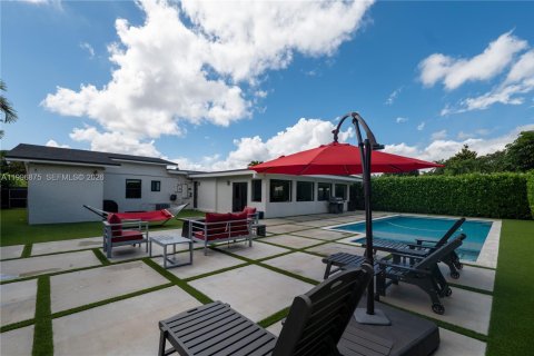 House in Miami, Florida 4 bedrooms, 257.06 sq.m. № 2066083 - photo 21