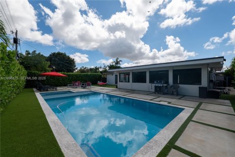 House in Miami, Florida 4 bedrooms, 257.06 sq.m. № 2066083 - photo 22