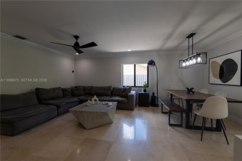 House in Miami, Florida 4 bedrooms, 257.06 sq.m. № 2066083 - photo 6