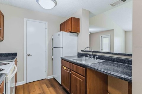 Condo in Saint Petersburg, Florida, 2 bedrooms  № 2393668 - photo 10