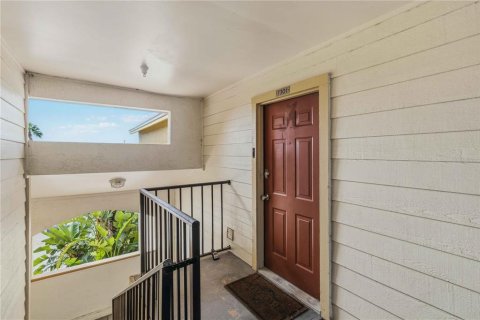 Condo in Saint Petersburg, Florida, 2 bedrooms  № 2393668 - photo 2