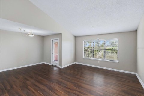 Condo in Saint Petersburg, Florida, 2 bedrooms  № 2393668 - photo 4