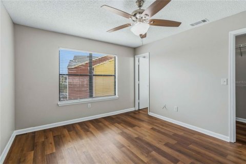 Condo in Saint Petersburg, Florida, 2 bedrooms  № 2393668 - photo 13
