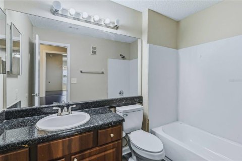 Condo in Saint Petersburg, Florida, 2 bedrooms  № 2393668 - photo 17