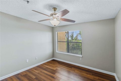 Condo in Saint Petersburg, Florida, 2 bedrooms  № 2393668 - photo 16