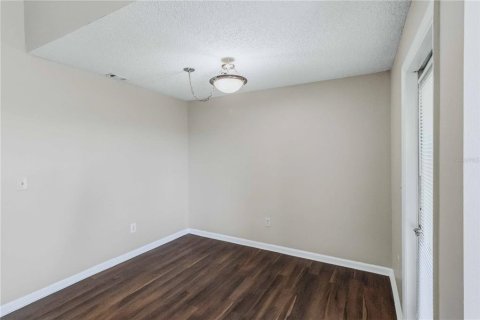Condo in Saint Petersburg, Florida, 2 bedrooms  № 2393668 - photo 8