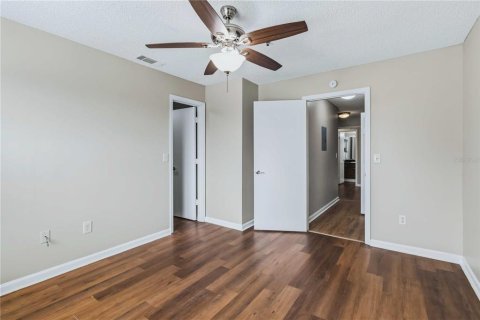 Condo in Saint Petersburg, Florida, 2 bedrooms  № 2393668 - photo 12