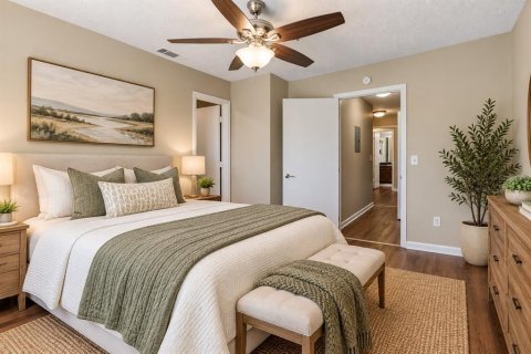 Condo in Saint Petersburg, Florida, 2 bedrooms  № 2393668 - photo 11
