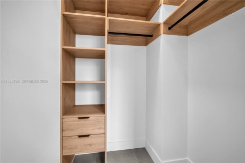 Condominio en alquiler en Miami, Florida, 2 dormitorios, 83.15 m2 № 2356769 - foto 22