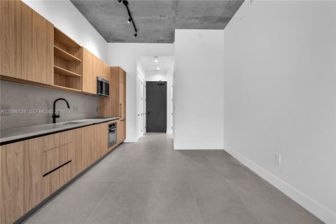 Condominio en alquiler en Miami, Florida, 2 dormitorios, 83.15 m2 № 2356769 - foto 10