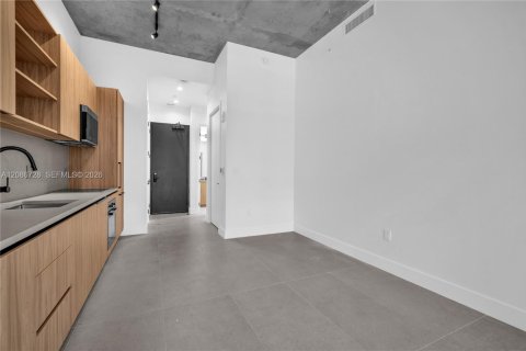 Condominio en alquiler en Miami, Florida, 2 dormitorios, 83.15 m2 № 2356769 - foto 11