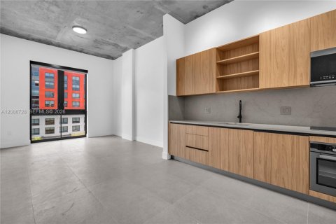 Condominio en alquiler en Miami, Florida, 2 dormitorios, 83.15 m2 № 2356769 - foto 2