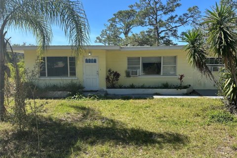 House in Lake Placid, Florida 2 bedrooms, 137.87 sq.m. № 1592327 - photo 1