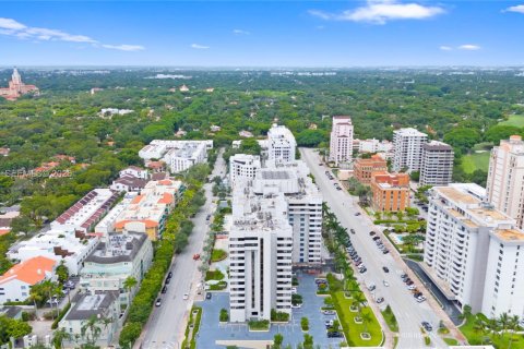 Condo in Coral Gables, Florida, 2 bedrooms № 2033288 - photo 30