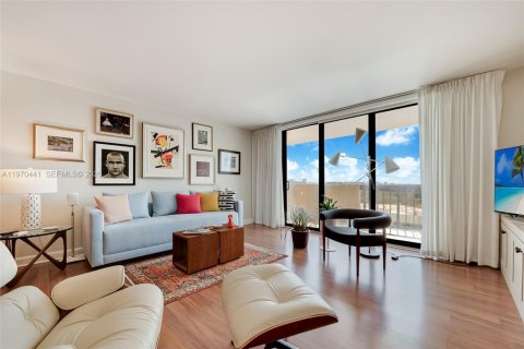 Condo in Coral Gables, Florida, 2 bedrooms № 2033288 - photo 3