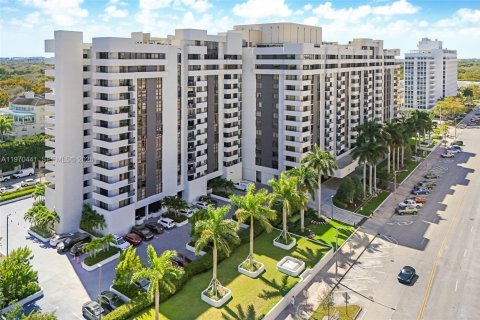 Condo in Coral Gables, Florida, 2 bedrooms  № 2033288