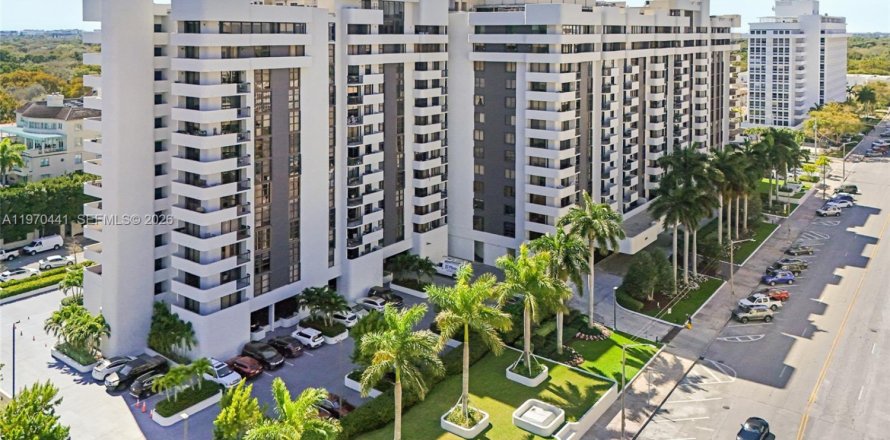 Condo in Coral Gables, Florida, 2 bedrooms № 2033288