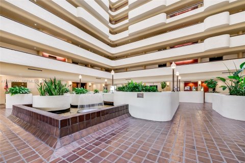 Condo in Coral Gables, Florida, 2 bedrooms № 2033288 - photo 21