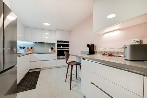 Condo in Coral Gables, Florida, 2 bedrooms № 2033288 - photo 11