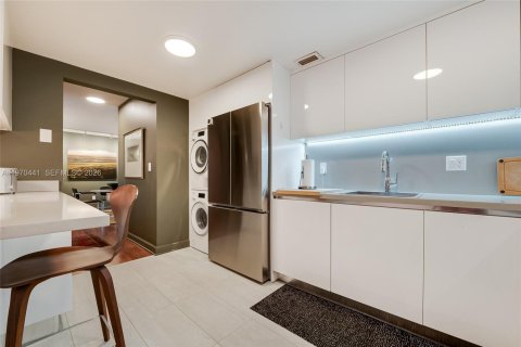 Condo in Coral Gables, Florida, 2 bedrooms № 2033288 - photo 10