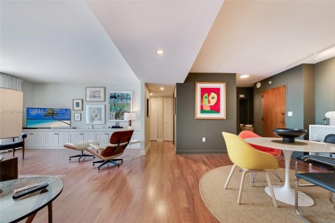 Condo in Coral Gables, Florida, 2 bedrooms № 2033288 - photo 8