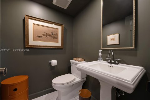 Condo in Coral Gables, Florida, 2 bedrooms № 2033288 - photo 12