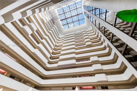 Condo in Coral Gables, Florida, 2 bedrooms № 2033288 - photo 22