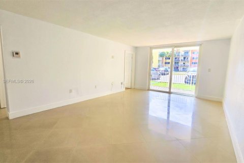 Copropriété à vendre à Hialeah, Floride: 1 chambre, 80.82 m2 № 2241510 - photo 8