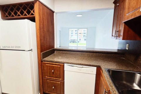 Copropriété à vendre à Hialeah, Floride: 1 chambre, 80.82 m2 № 2241510 - photo 6