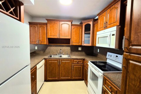 Copropriété à vendre à Hialeah, Floride: 1 chambre, 80.82 m2 № 2241510 - photo 4