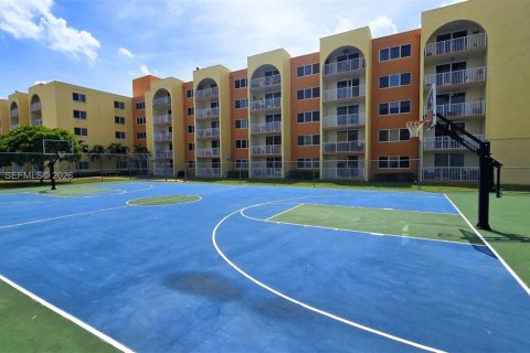 Copropriété à vendre à Hialeah, Floride: 1 chambre, 80.82 m2 № 2241510 - photo 2