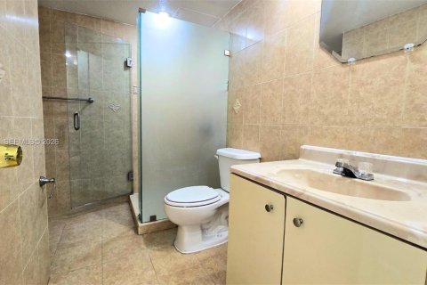 Copropriété à vendre à Hialeah, Floride: 1 chambre, 80.82 m2 № 2241510 - photo 12