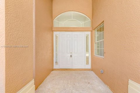 House in Naples, Florida 4 bedrooms № 2046811 - photo 4