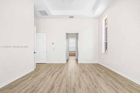 House in Naples, Florida 4 bedrooms № 2046811 - photo 13