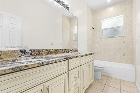 House in Naples, Florida 4 bedrooms № 2046811 - photo 21