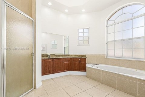 House in Naples, Florida 4 bedrooms № 2046811 - photo 16