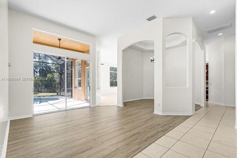 House in Naples, Florida 4 bedrooms № 2046811 - photo 7