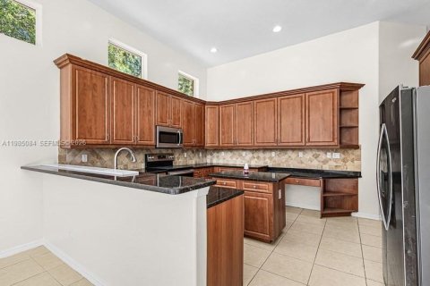 House in Naples, Florida 4 bedrooms № 2046811 - photo 10