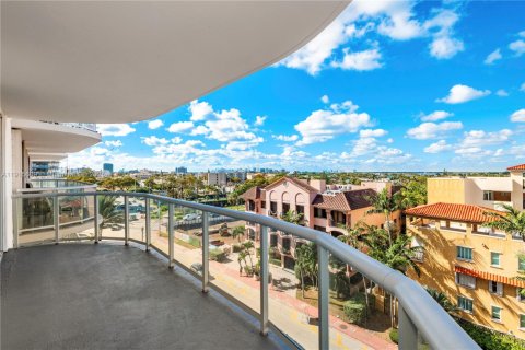 Купить кондоминиум в Серфсайд, Флорида 1 спальня, 106.84м2, № 1972866 - фото 1